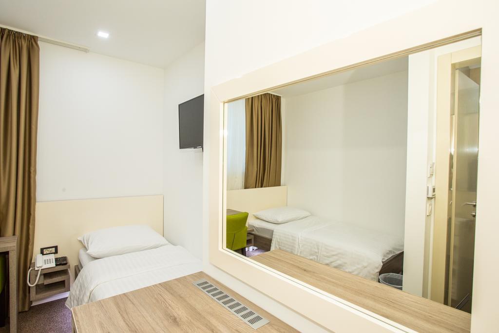 Hotel National Zágráb Szoba fotó